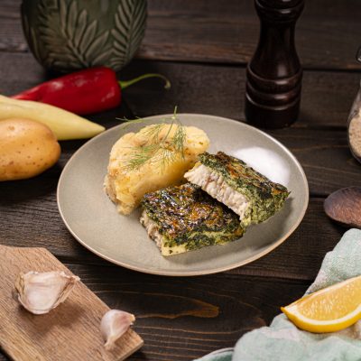 File z tresky zapecene v listovom spenate, zemiaky_414