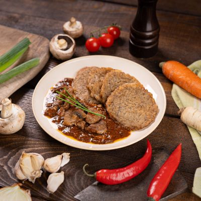 Gulas z bravcoveho masa so zemiakovymi plackami_123