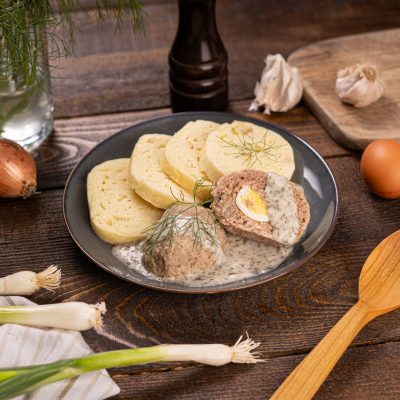 Hniezdo plnene vajicom s koprovou omackou, knedla_308