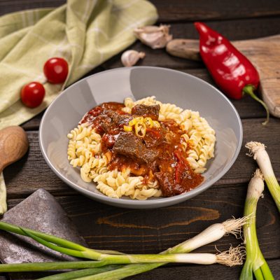 Madarsky hovadzi gulas, cestoviny_305